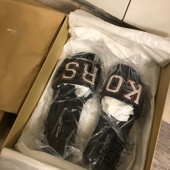 Michael Kors Collection Slides - Picture 3 of 6